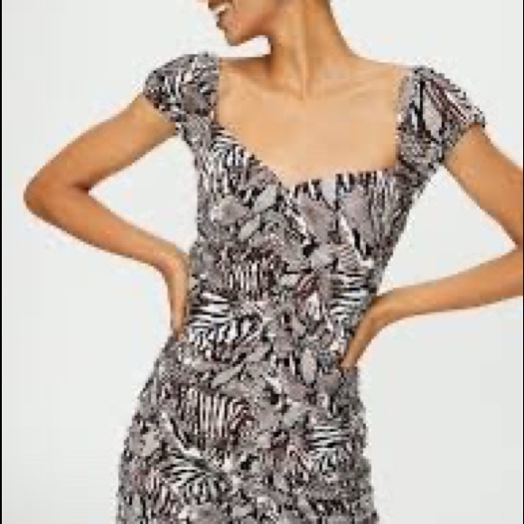 ARITZIA BNWT Veda Bodycon Dress size 8 RARE FIND - Picture 2 of 4